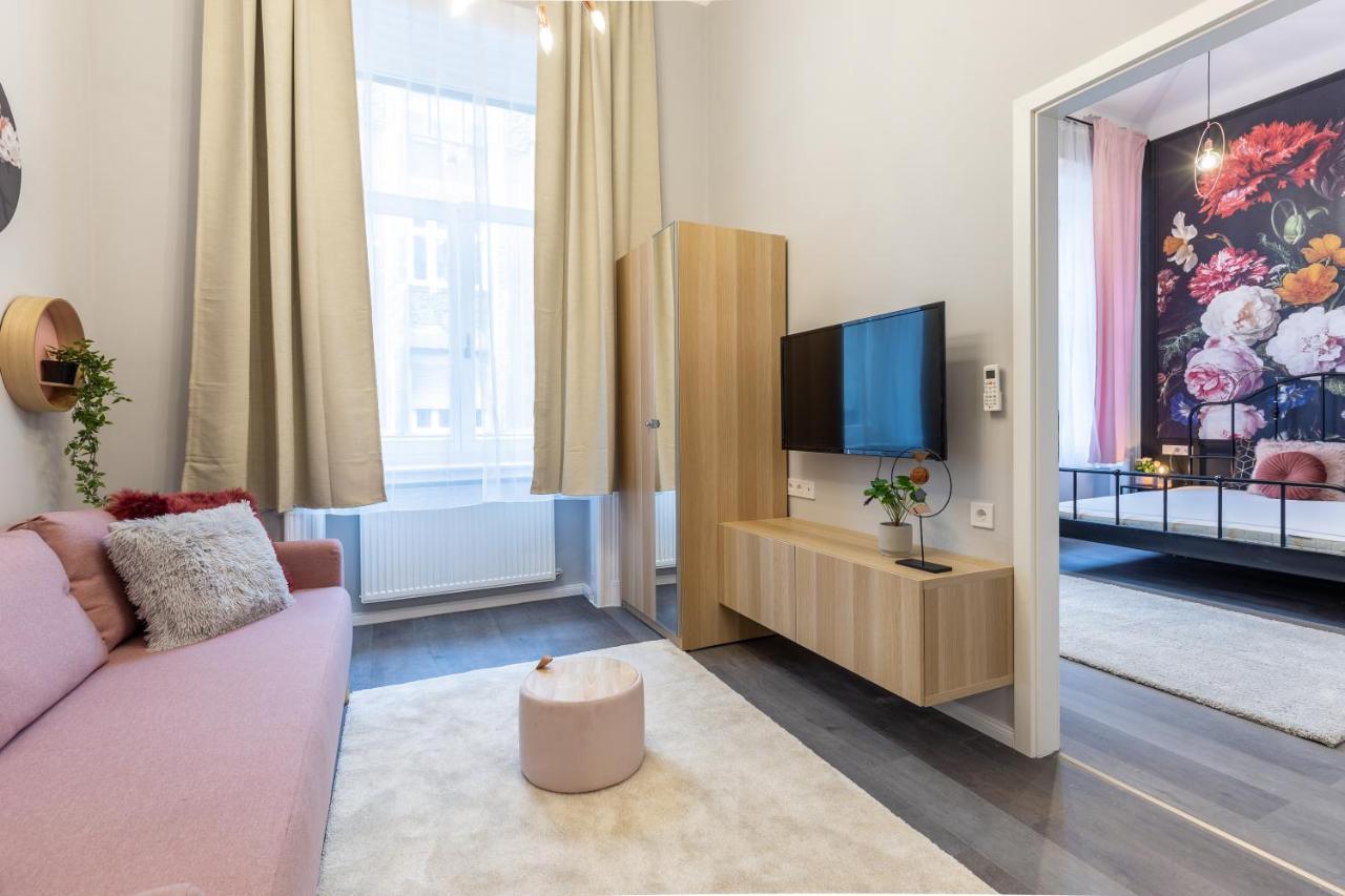 W33 - Prime Location - Comfortable Quality Apartments By Bqa Будапеща Екстериор снимка